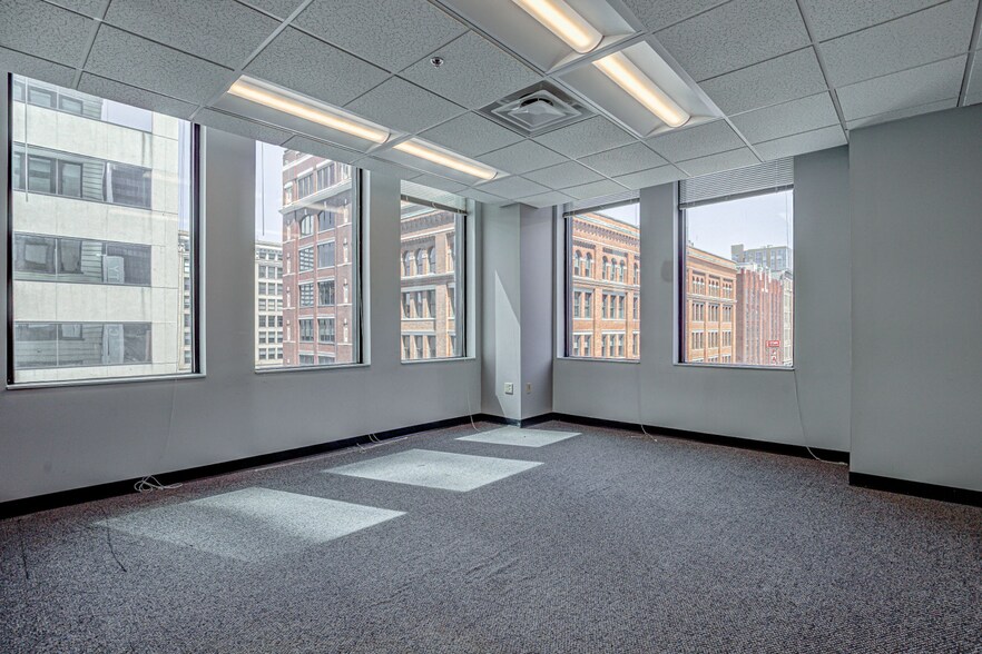 35 E 7th St, Cincinnati, OH à louer - Photo du bâtiment - Image 3 de 22