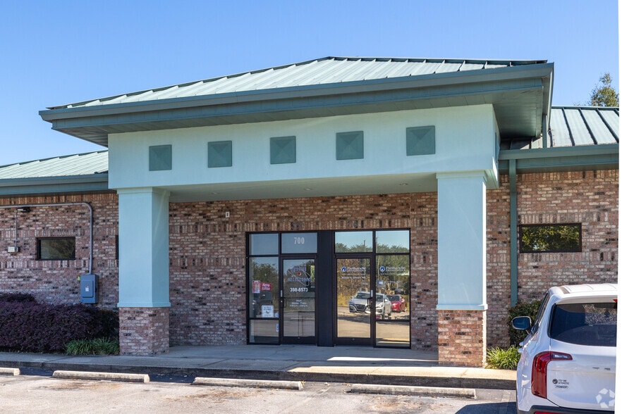 700-710 Hospital Dr, Crestview, FL à vendre - Photo du bâtiment - Image 3 de 21