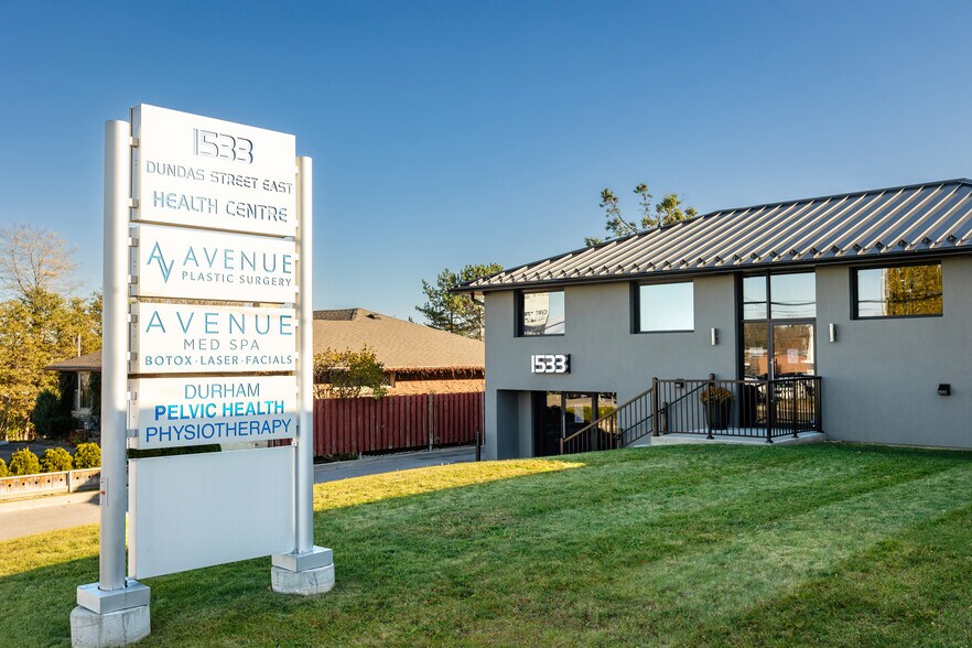 1533 Dundas St E, Whitby, ON à vendre - Photo du bâtiment - Image 2 de 14