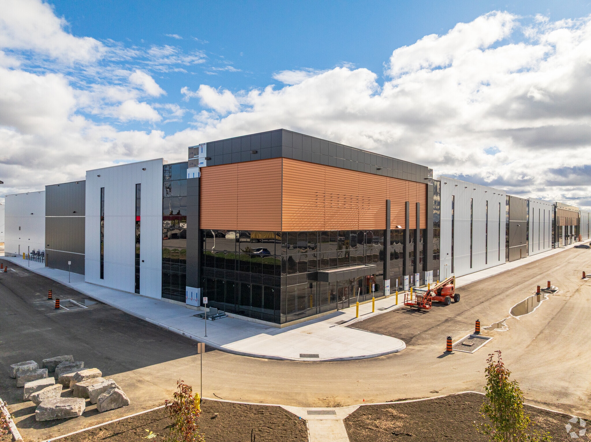 9001 B Hwy 50, Vaughan, ON for lease Primary Photo- Image 1 of 4