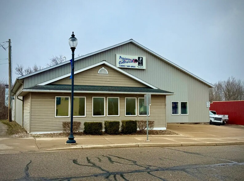 207 N Main St, Olivet, MI à vendre - Photo du bâtiment - Image 2 de 17