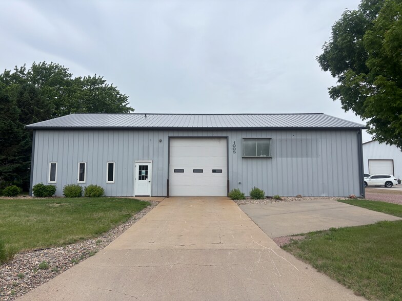 1005 N 9th Ave, Brandon, SD for lease - Building Photo - Image 2 of 12