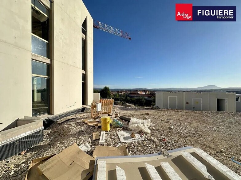 Bureau dans Aix-en-Provence à louer - Photo du bâtiment - Image 3 de 11