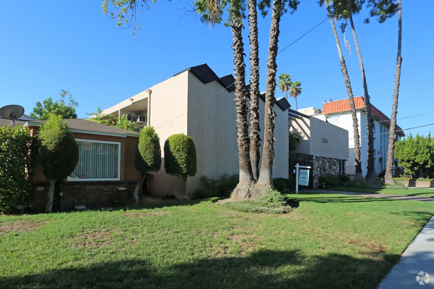1204 E Lexington Dr, Glendale, CA for sale - Primary Photo - Image 1 of 2