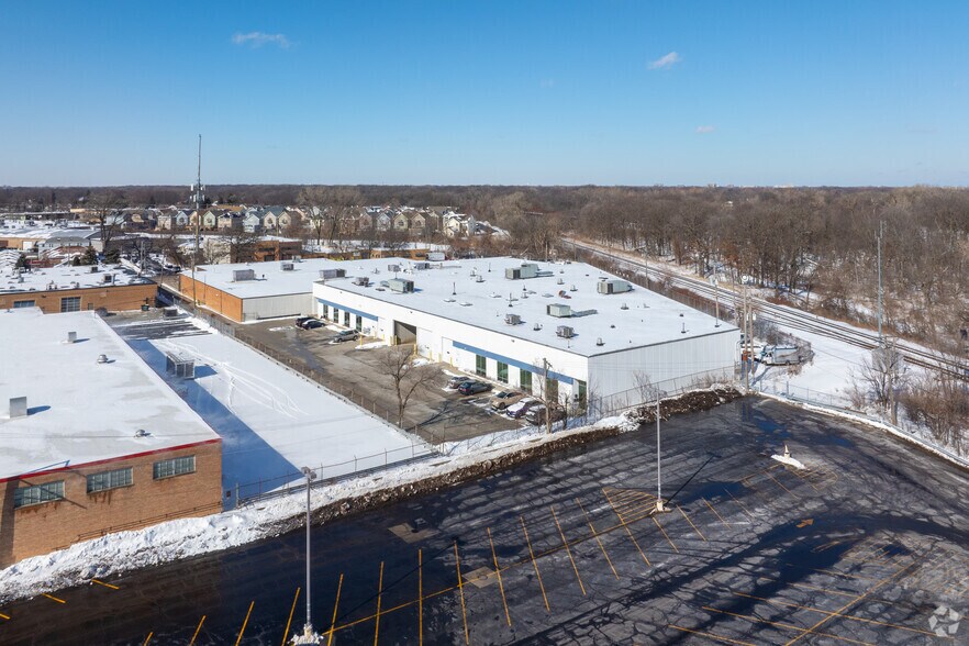 5565-5575 N Lynch Ave, Chicago, IL à louer - Photo du bâtiment - Image 2 de 4