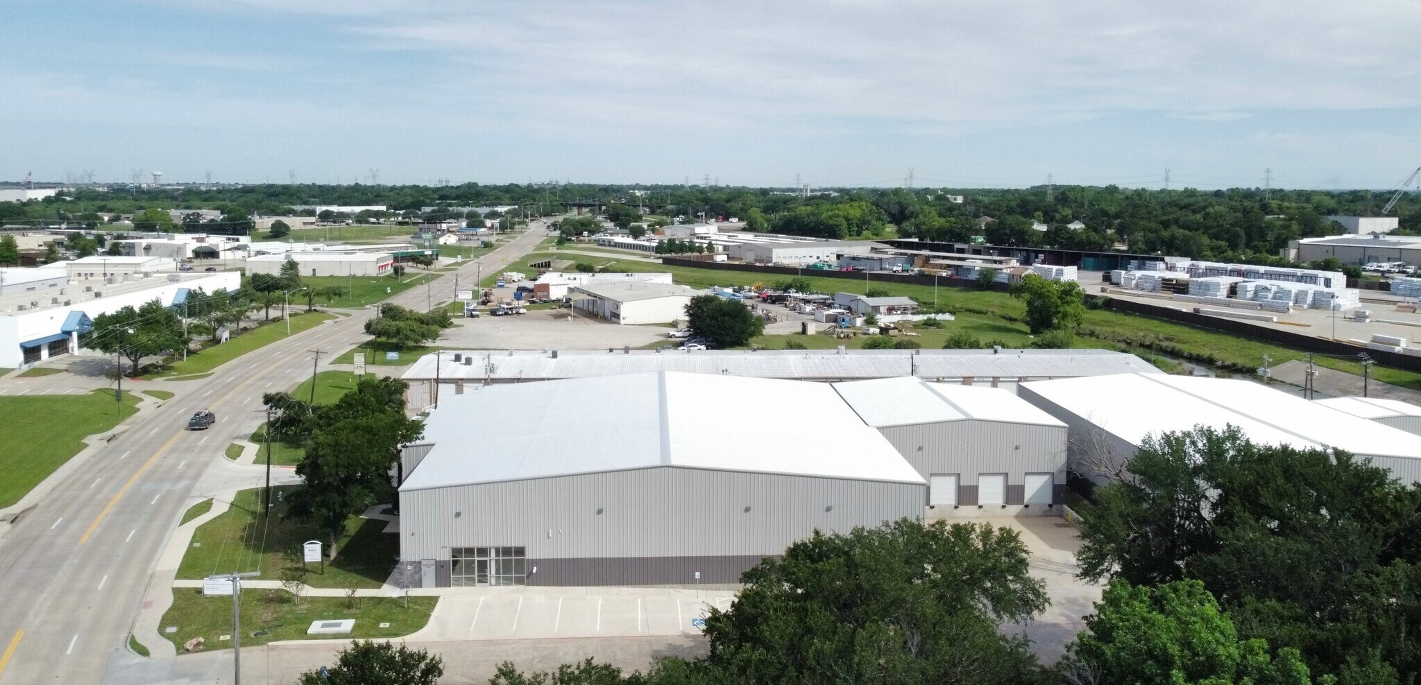 888 N Mill St, Lewisville, TX à vendre Photo du bâtiment- Image 1 de 1