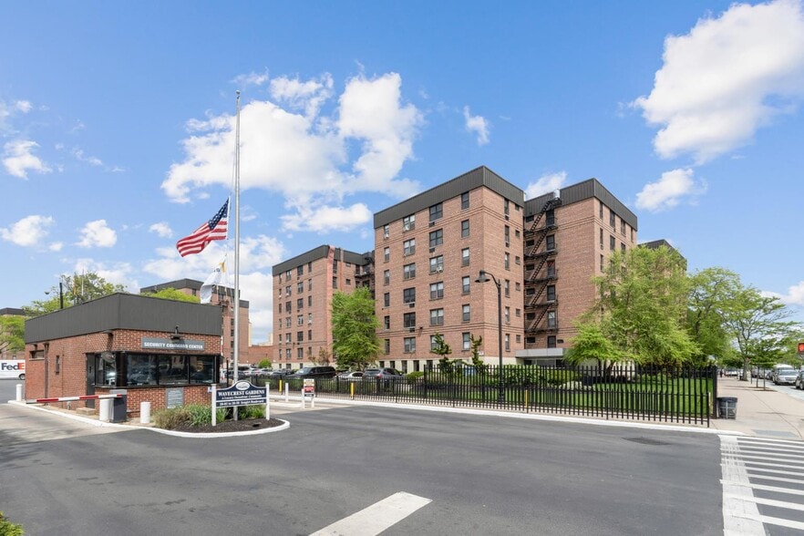 2010 Seagirt Blvd, Far Rockaway, NY à louer - Photo du bâtiment - Image 3 de 5