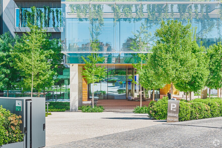 Calle de Quintanadueñas, 6, Madrid, Madrid à louer - Photo du bâtiment - Image 3 de 12