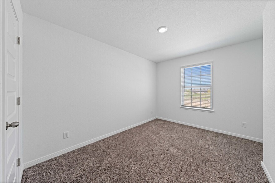 6010 Shashi Place, San Antonio, TX for sale - Interior Photo - Image 2 of 35