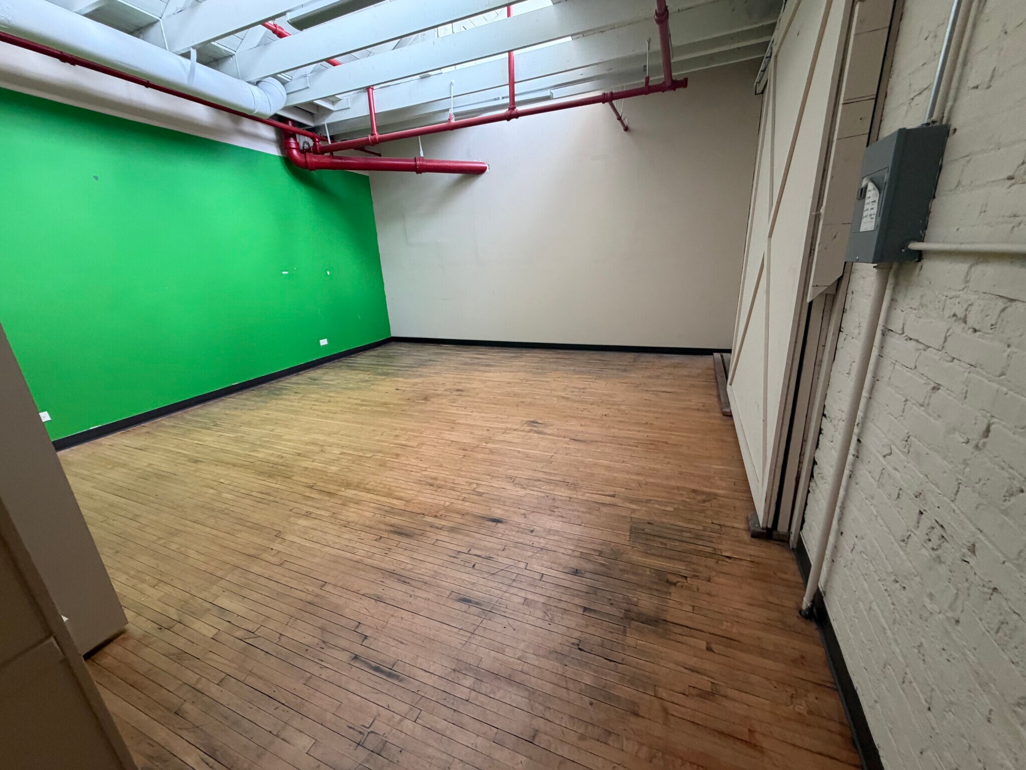 1020 Cedar Ave, St Charles, IL for lease Interior Photo- Image 1 of 14