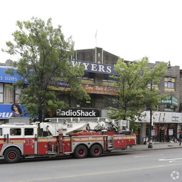 8-12 W Fordham Rd, Bronx, NY à louer - Photo du bâtiment - Image 2 de 7