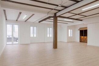 Plus de détails pour Multi-résidentiel à vendre