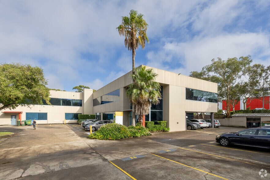18 Rodborough Rd, Frenchs Forest à louer - Photo du bâtiment - Image 3 de 7