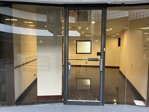 950 Lee St, Des Plaines, IL for lease Building Photo- Image 2 of 7