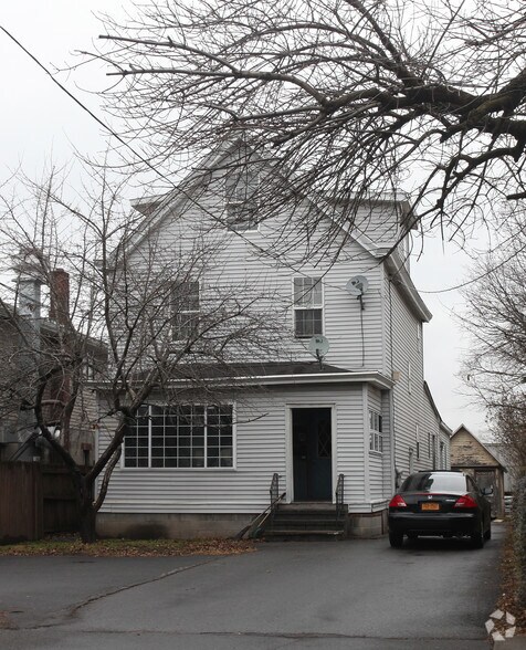 130 Smith Ave, Kingston, NY à vendre - Photo principale - Image 1 de 2