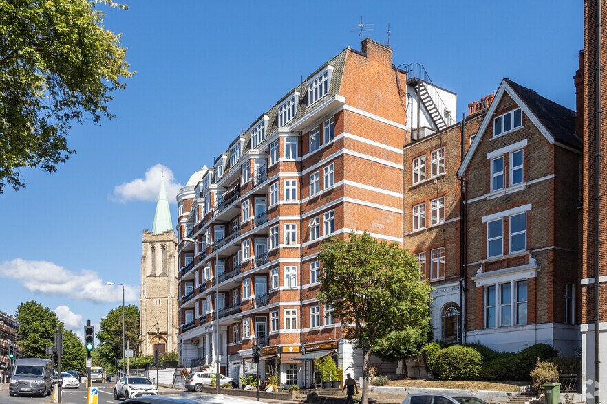 250 Finchley Rd, Londres à louer - Photo du bâtiment - Image 3 de 3