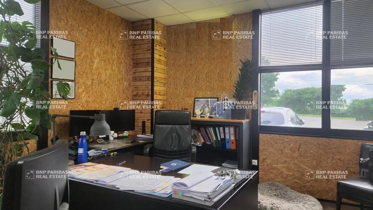Bureau dans Saint-Thibault-des-Vignes à louer Photo intérieure- Image 1 de 1