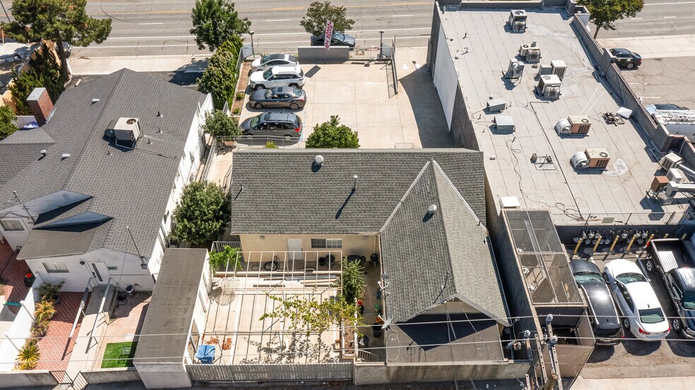 3853 Foothill Blvd, La Crescenta, CA à vendre - Aérien - Image 2 de 15