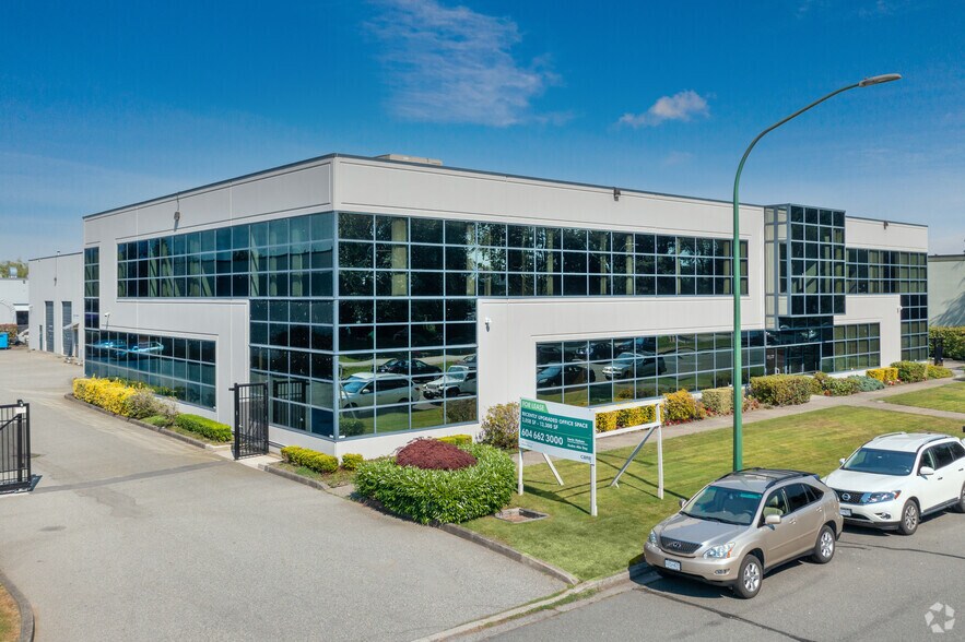 7432-7440 Fraser Park Dr, Burnaby, BC à louer - Photo du bâtiment - Image 3 de 6