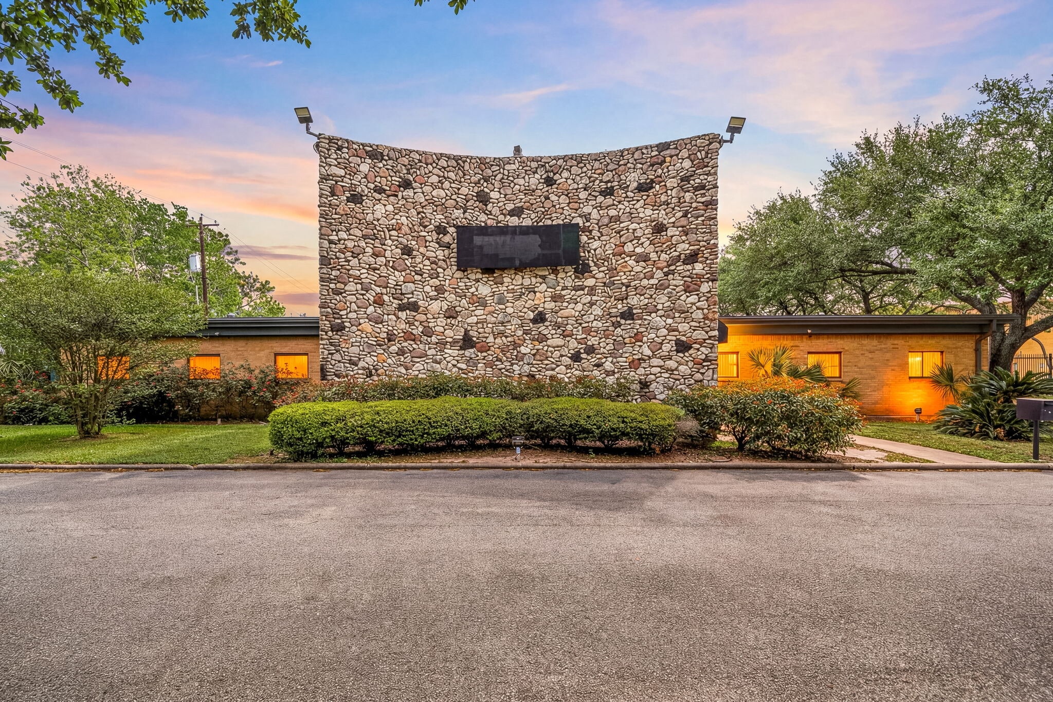 9941 Rowlett Rd, Houston, TX for lease Primary Photo- Image 1 of 36