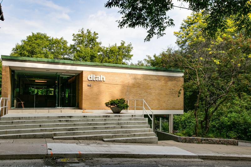 50 Park Rd, Toronto, ON à vendre - Photo du bâtiment - Image 1 de 1