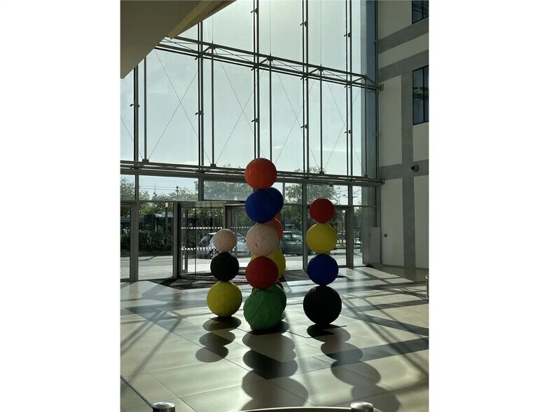 Bureau dans Bezons à louer - Hall d’entrée - Image 3 de 8