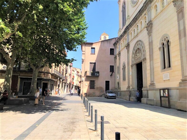 Commerce de détail dans Mataró, Barcelona à louer - Photo du bâtiment - Image 2 de 10
