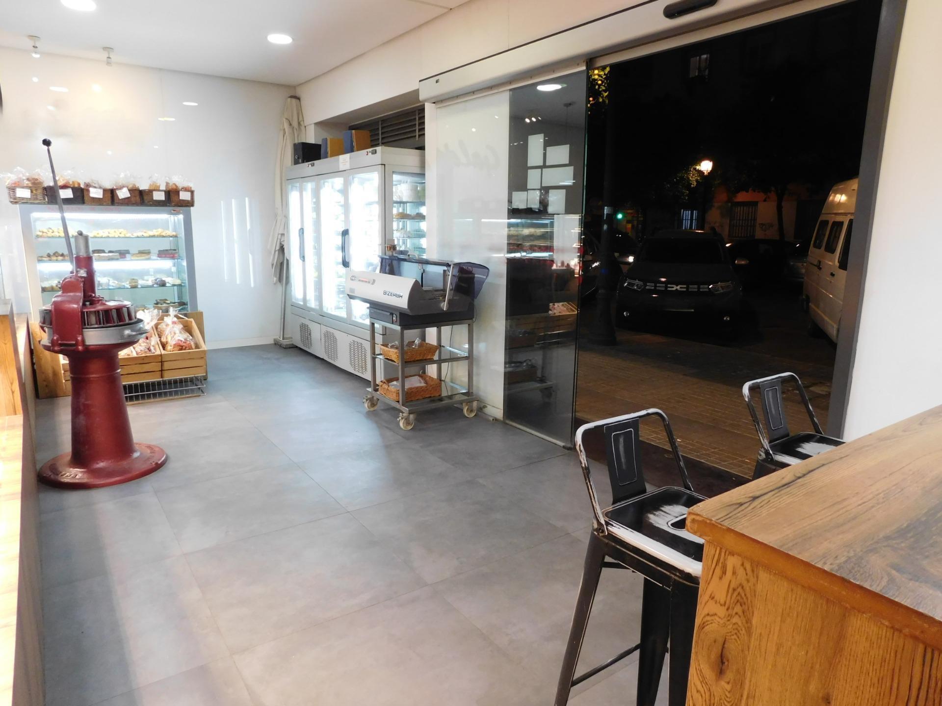 Retail in València, Valencia for lease Building Photo- Image 1 of 36