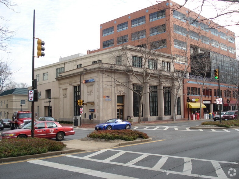 7235 Wisconsin Ave, Bethesda, MD à louer - Photo du bâtiment - Image 2 de 5