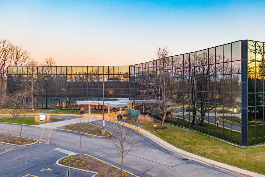 2333 Waukegan Rd, Bannockburn, IL for lease - Aerial Video - Image 2 of 47