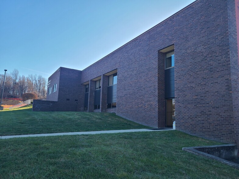 3866 N Providence Rd, Newtown Square, PA à louer - Photo du bâtiment - Image 2 de 7