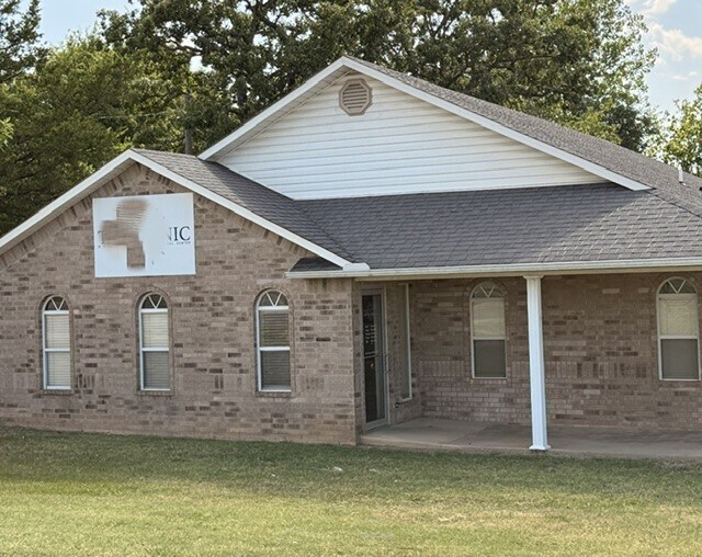 301 N Monte Vista St, Ada, OK for lease Interior Photo- Image 1 of 20