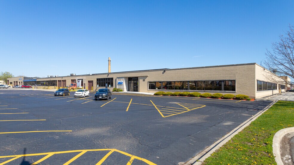 3600-3690 W Pratt Ave, Lincolnwood, IL à louer - Photo du bâtiment - Image 3 de 6