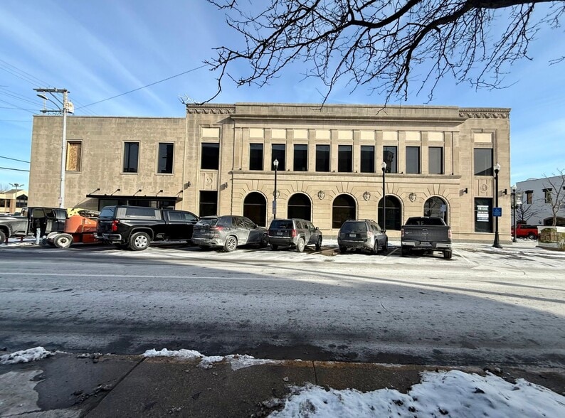 103 Lincolnway, Valparaiso, IN for lease - Building Photo - Image 2 of 5