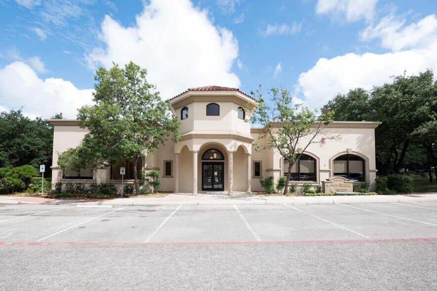 4 Dominion Dr, San Antonio, TX à louer - Photo du bâtiment - Image 1 de 2