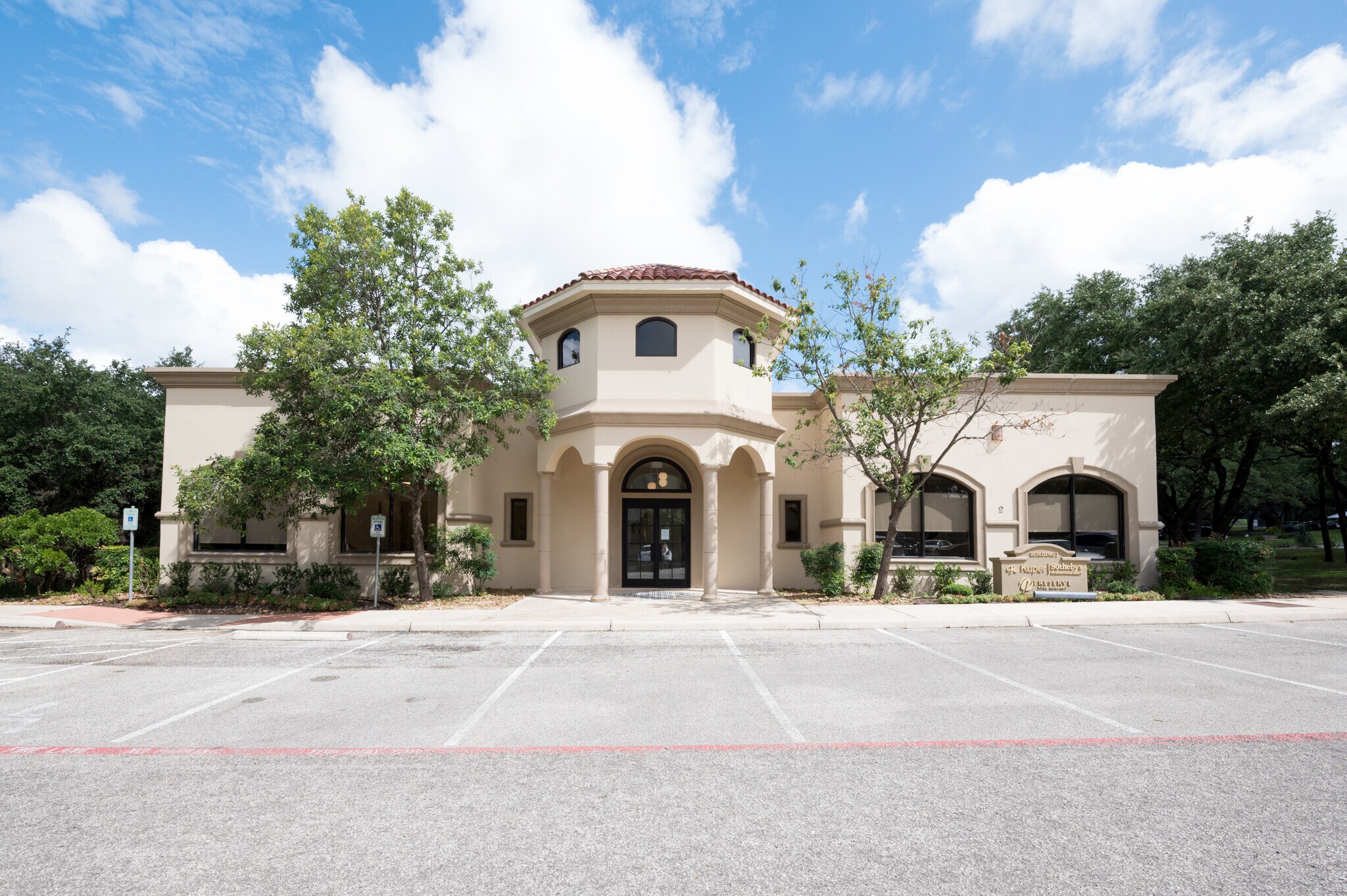 4 Dominion Dr, San Antonio, TX à louer Photo du bâtiment- Image 1 de 3