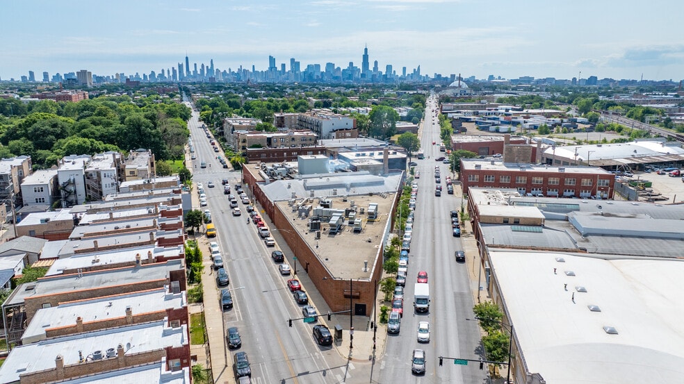 3220 W Grand Ave, Chicago, IL for sale - Building Photo - Image 1 of 19