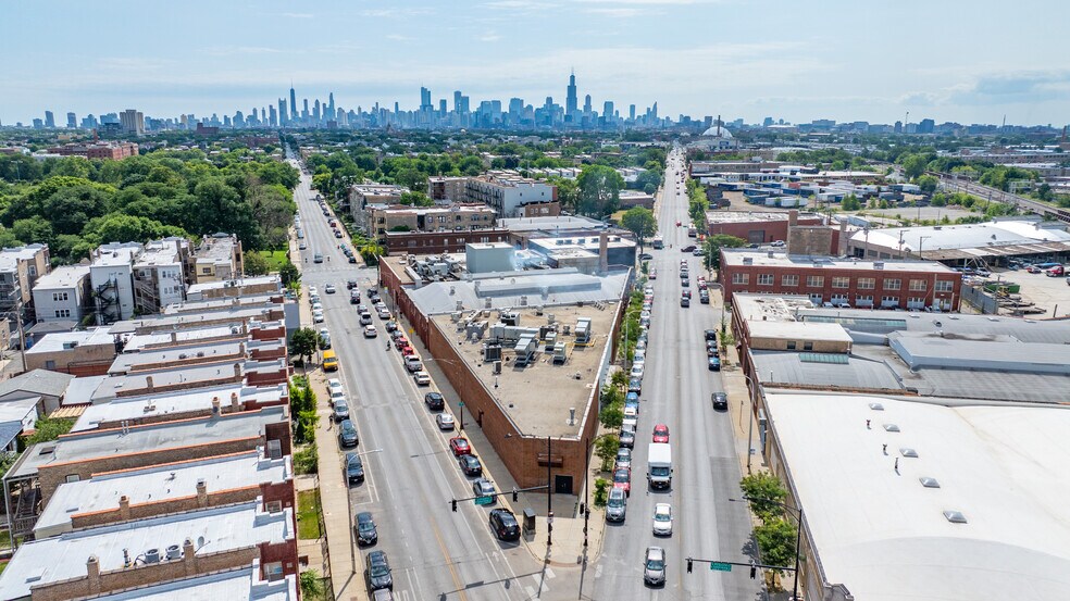 3220 W Grand Ave, Chicago, IL à vendre - Photo du bâtiment - Image 1 de 19