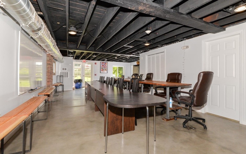 1249 Paterson Plank Rd, Secaucus, NJ for lease - Interior Photo - Image 3 of 7