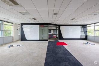 1-3 Place Giovanni Da Verrazzano, Lyon for lease Interior Photo- Image 2 of 8