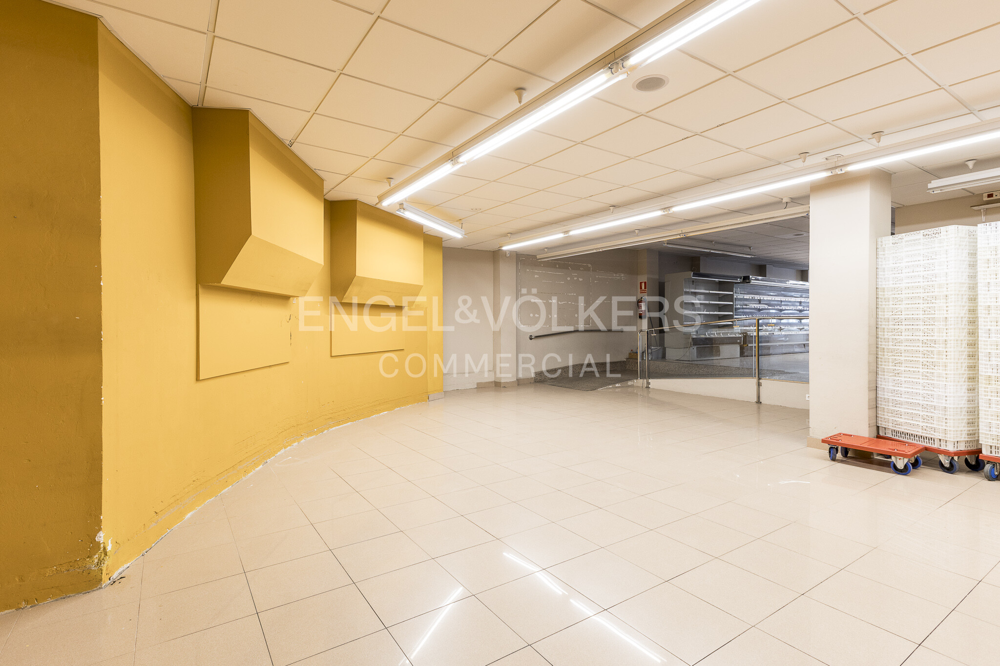 Retail in Barcelona, Barcelona for lease Interior Photo- Image 1 of 18