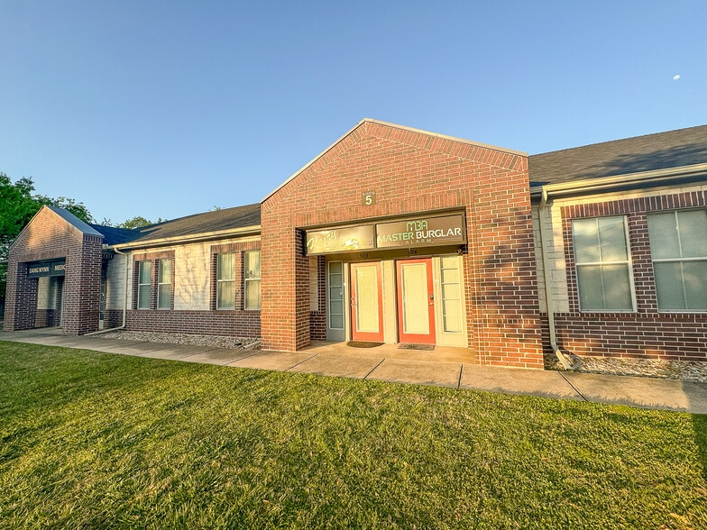 1311 Chisholm Trl, Round Rock, TX for sale - Building Photo - Image 2 of 11