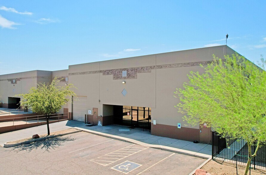 1401 S Siesta Ln, Tempe, AZ à louer - Photo du bâtiment - Image 1 de 5