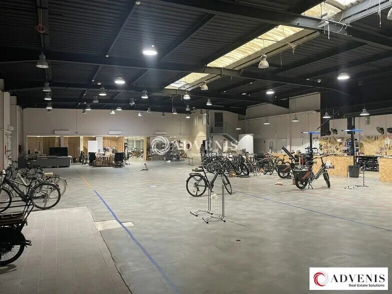 Retail in Bordeaux for lease - Building Photo - Image 3 of 10