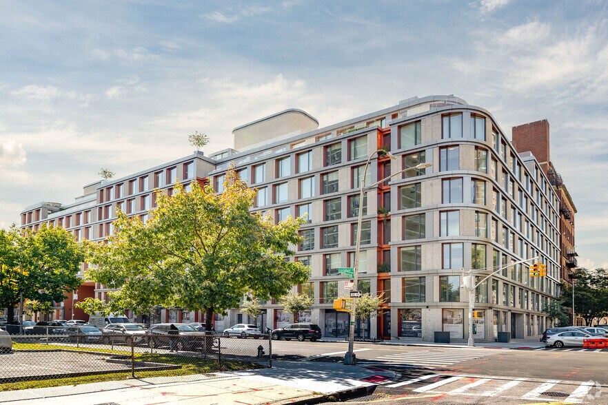 555 Broadway, Brooklyn, NY à louer - Photo du bâtiment - Image 2 de 17