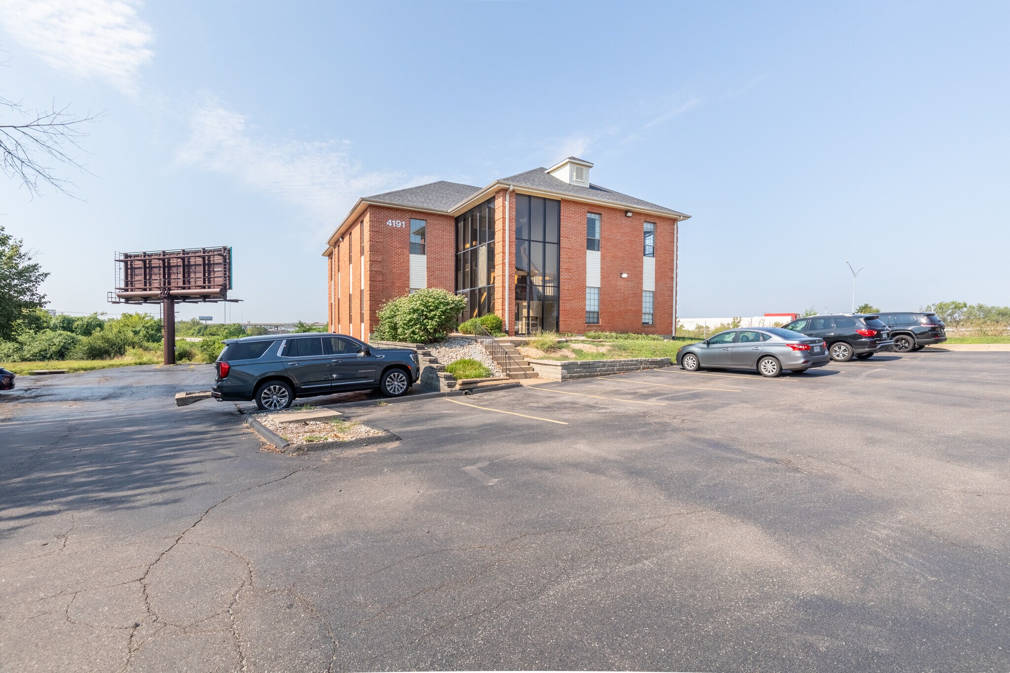 4191 Crescent Dr, Saint Louis, MO for lease Interior Photo- Image 1 of 6