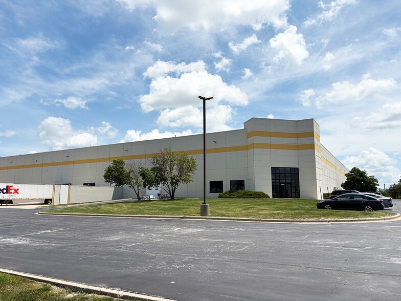 1501 Remington Blvd, Bolingbrook, IL for lease - Building Photo - Image 2 of 5