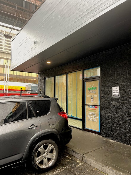 4336 Roosevelt Way NE, Seattle, WA for lease - Building Photo - Image 3 of 5