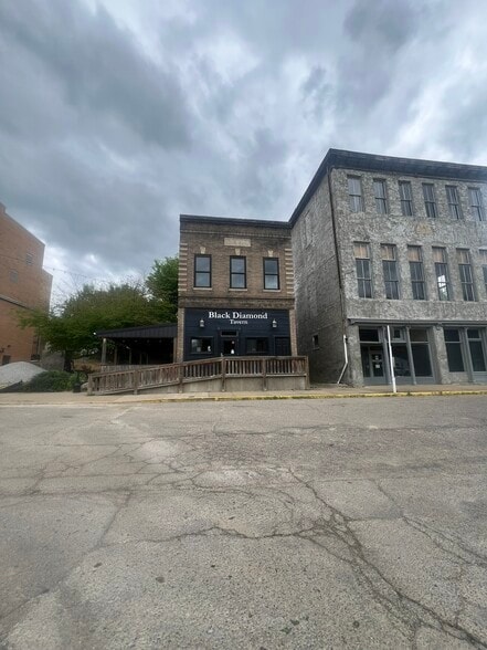 106 W Main St, Shawnee, OH for sale - Building Photo - Image 2 of 2