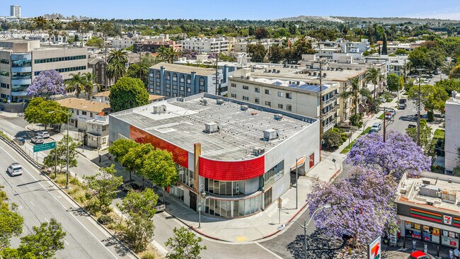 More details for 10830 Santa Monica Blvd, Los Angeles, CA - Retail for Sale